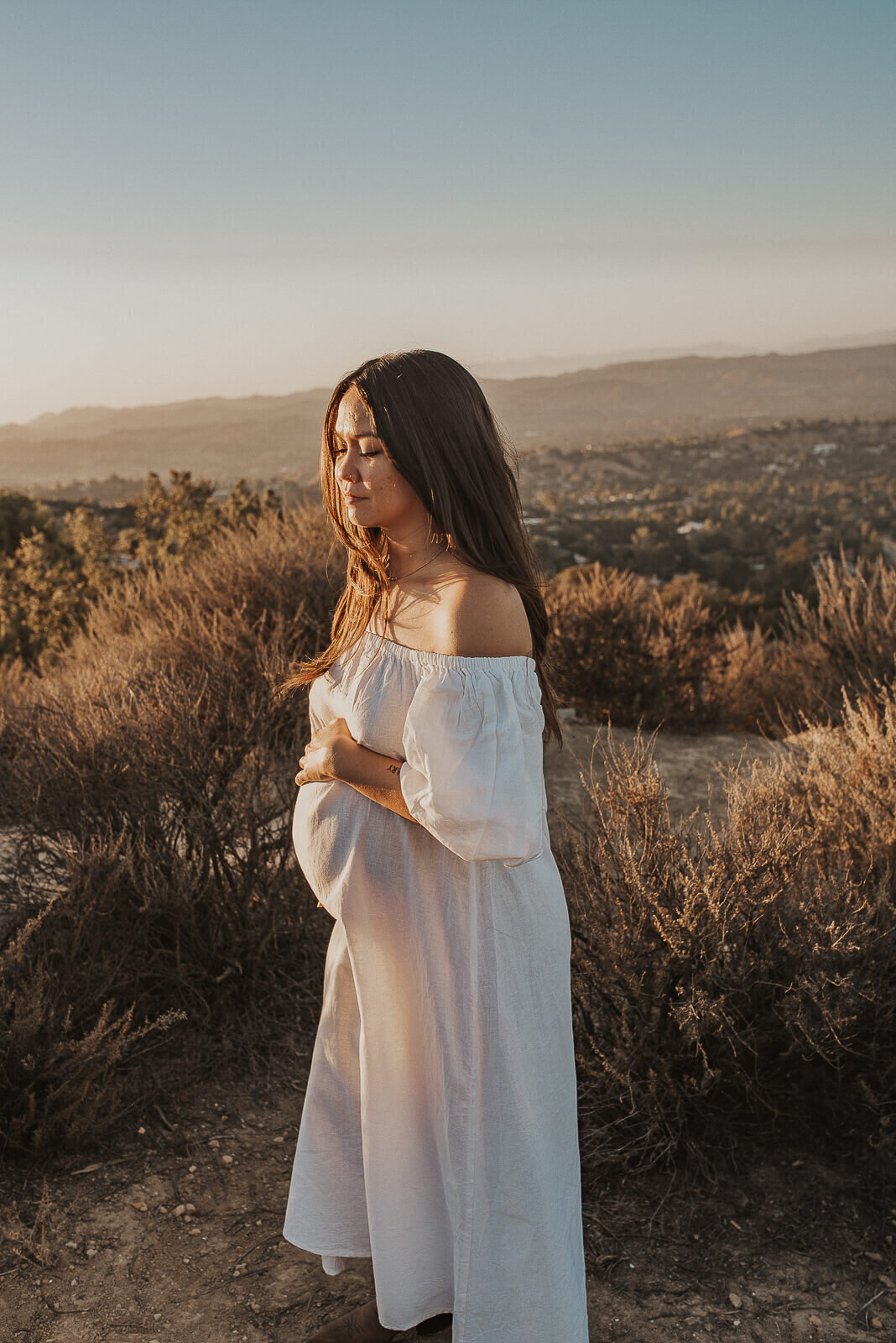 Los-Angeles-Maternity-Shoot-with-Mountains