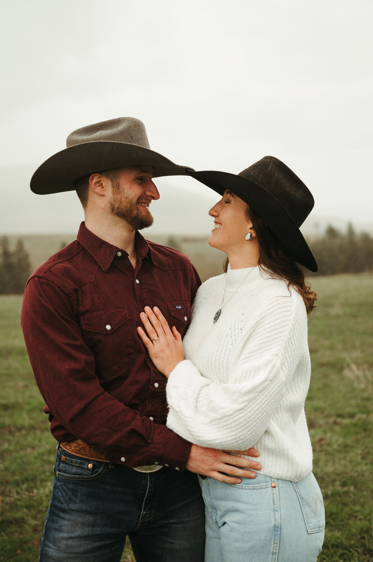 presley-gray-photo-montana-western-style-engagement-3252
