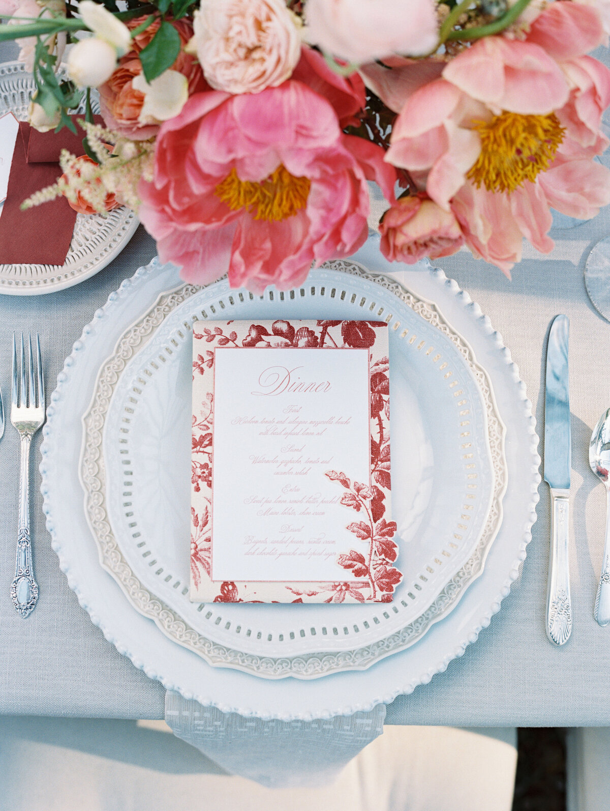 wedding table setting with pink florals at Greencrest Manor