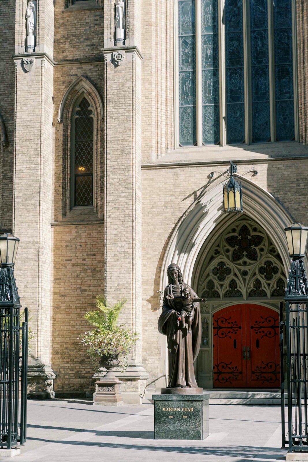 W10-Wedding-St-Michaels-Cathedral-Basilica-Jennifer-and-Anthony-2024-10-19-2500px-1057