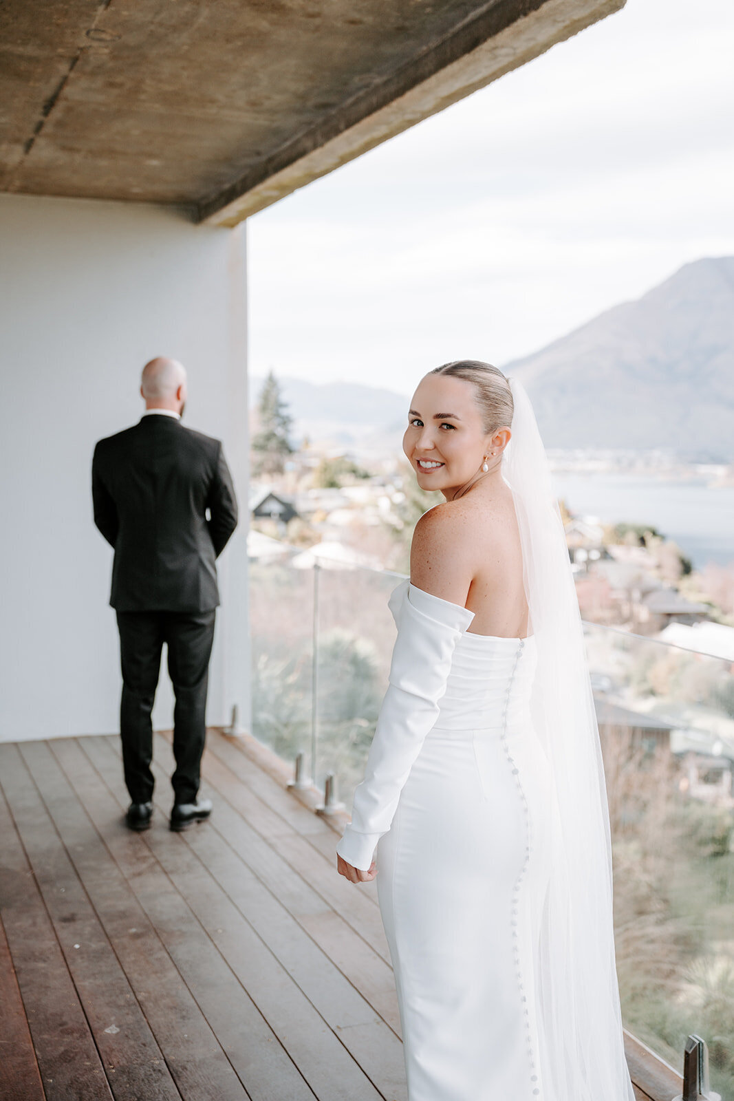 firstlook-brideandgroom-queenstownwedding