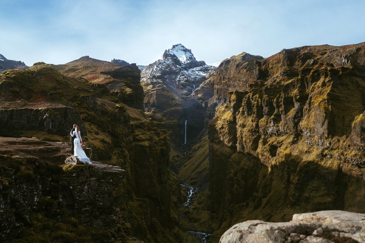 Couple´s romantic elopement in Iceland