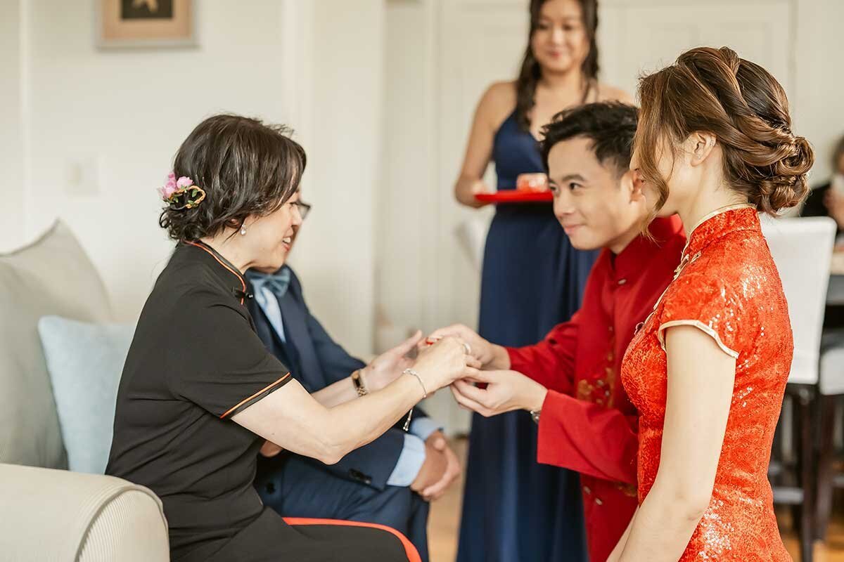 chinese couple offer tea to elders - ct wedding photographer