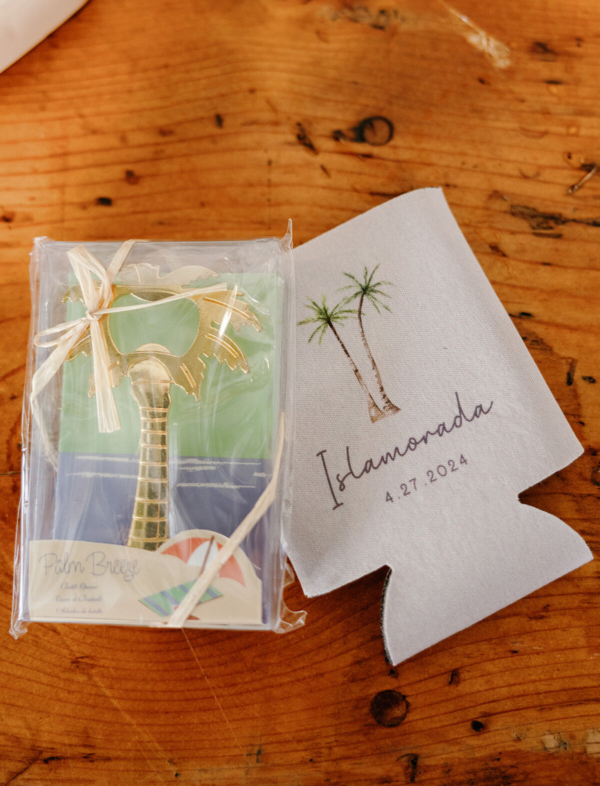 Thoughtfully curated wedding favors featuring a tropical Islamorada theme at Brenda & Stephen’s Cheeca Lodge wedding.