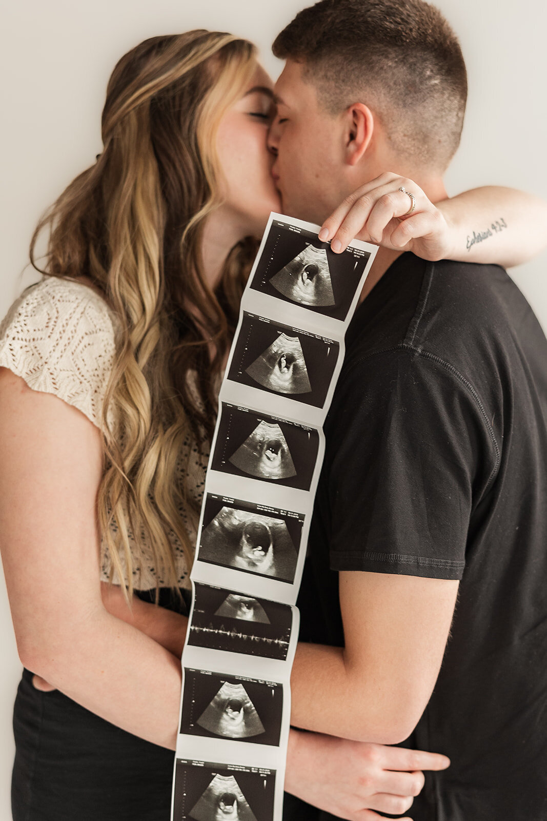 Announcement Photos 2024_Alexis Fox Photography + studio + Pregnancy Annoucement + Fortville + Indiana (15 of 29)