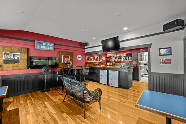 Dutch-Lake-Painted-Turtle-Restaurant-Bar-Area