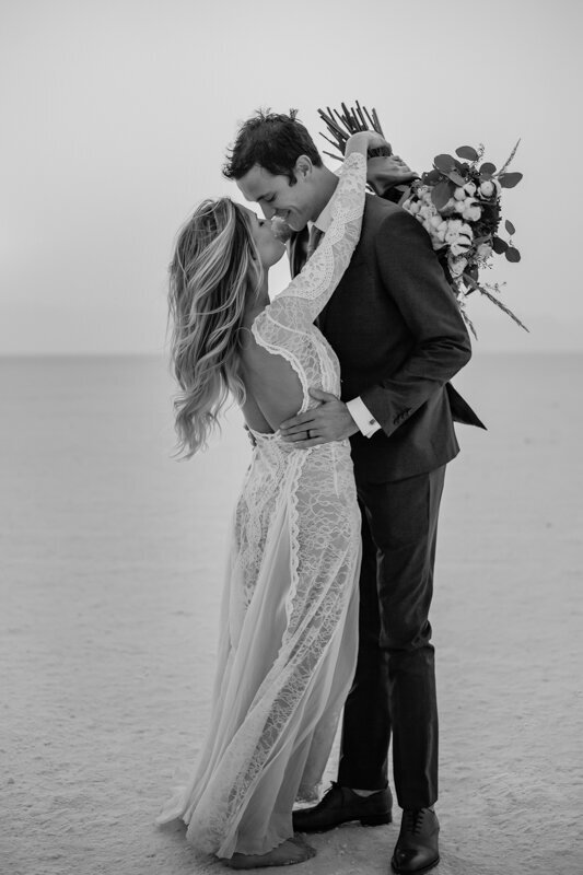 180830_Jenn&BenBridals_BonnevilleSaltFlatsUtah_AnjaJensenPhotography_001-065-2