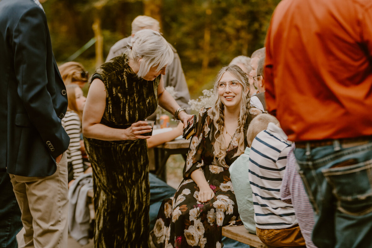 storyteller-collective-photo-co-wedding-reception-candid-moment-walnut-woods-state-park-west-des-moines-iowa