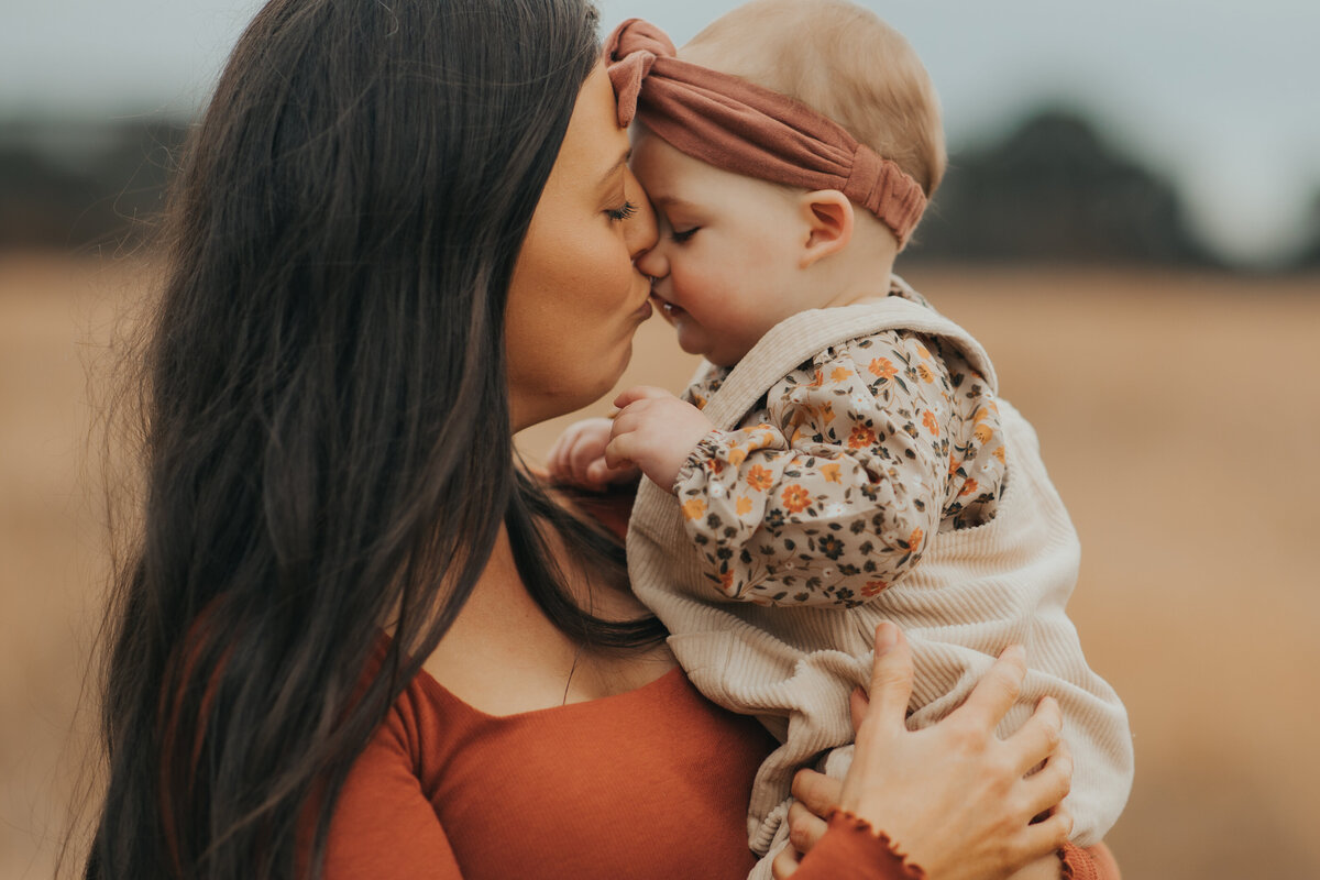 family in park golden hour - lifestyle photographer Melbourne