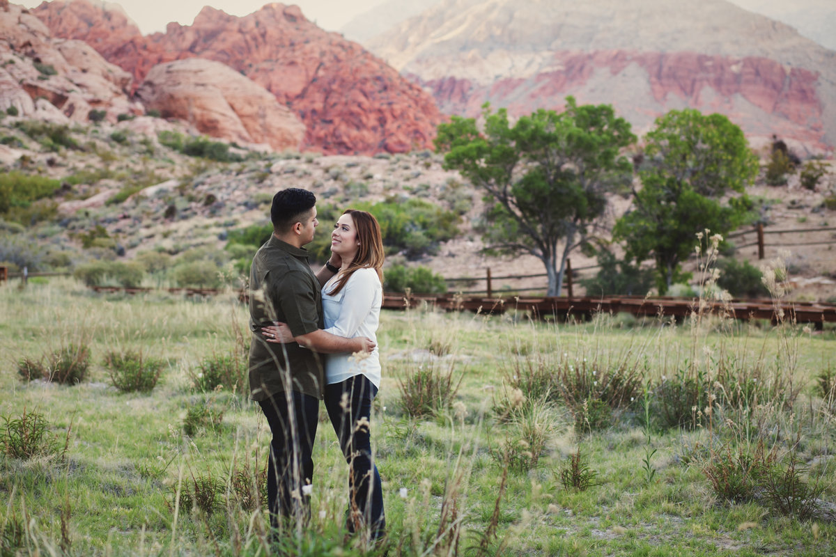 Scenic outdoor engagement session | Susie Moreno Photography