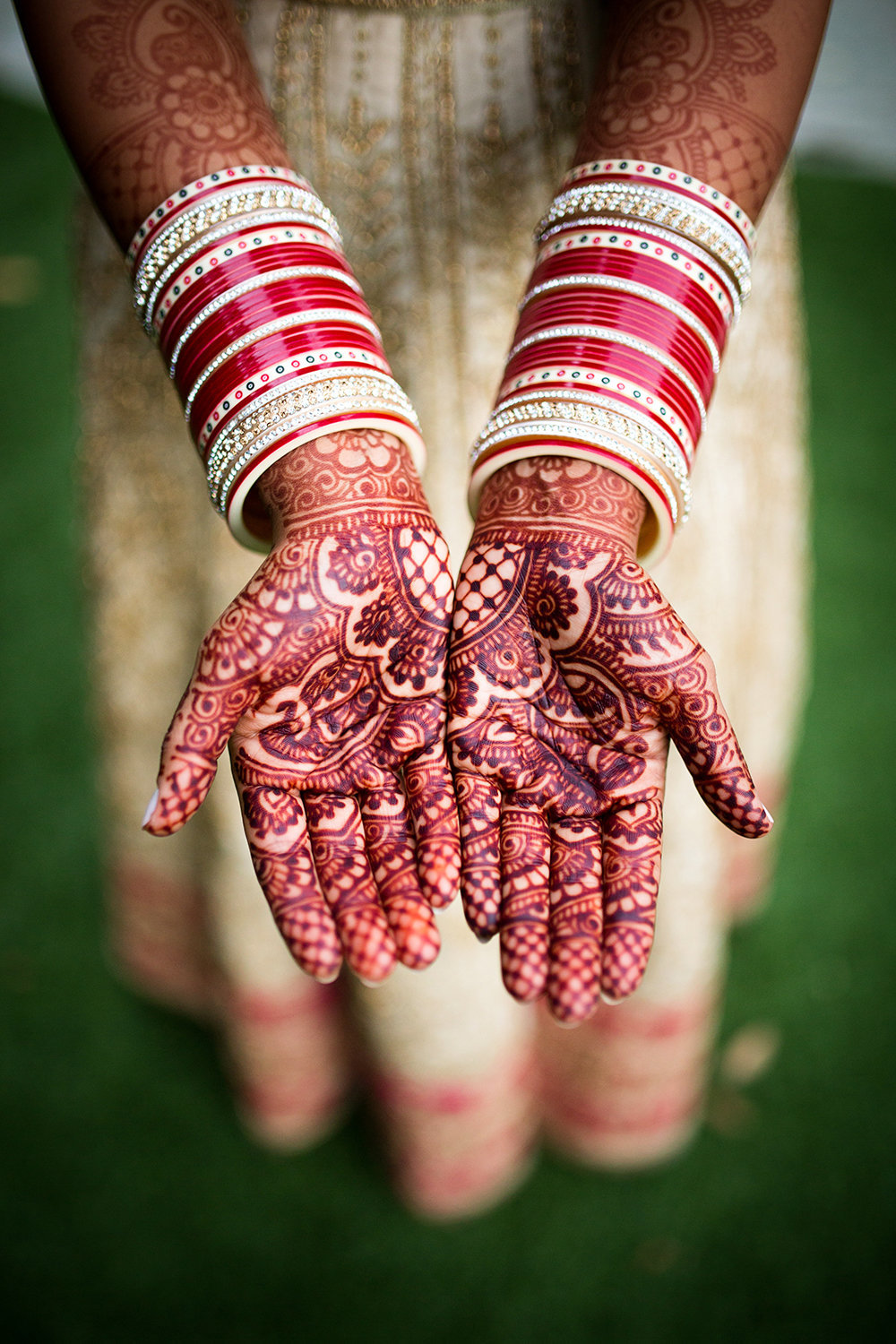 wedding photos indian henna on hands