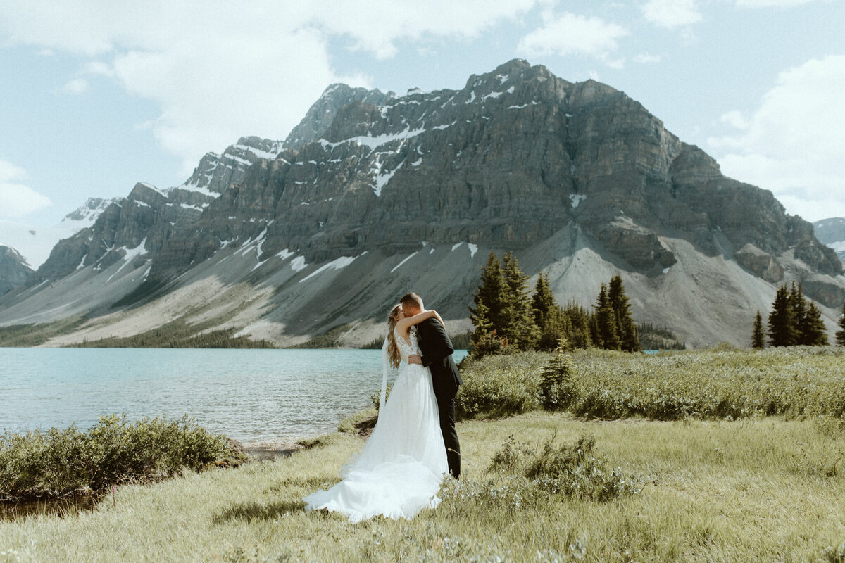 Classic bride and groom portrait in the mountains captured by Tim & Court Photo and Film, joyful and adventurous wedding photographer and videographer in Calgary, Alberta. Featured on the Bronte Bride Vendor Guide.
