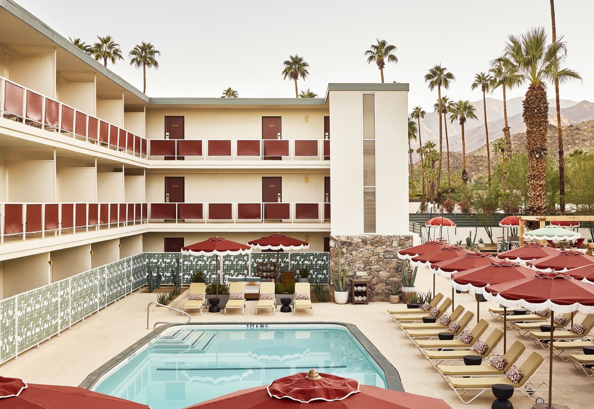 Life-House-Palm-Springs_Hotel-Exterior-Pool-Lounge