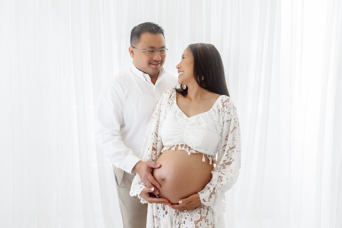 beautiful_couple_loving_maternity.jpg