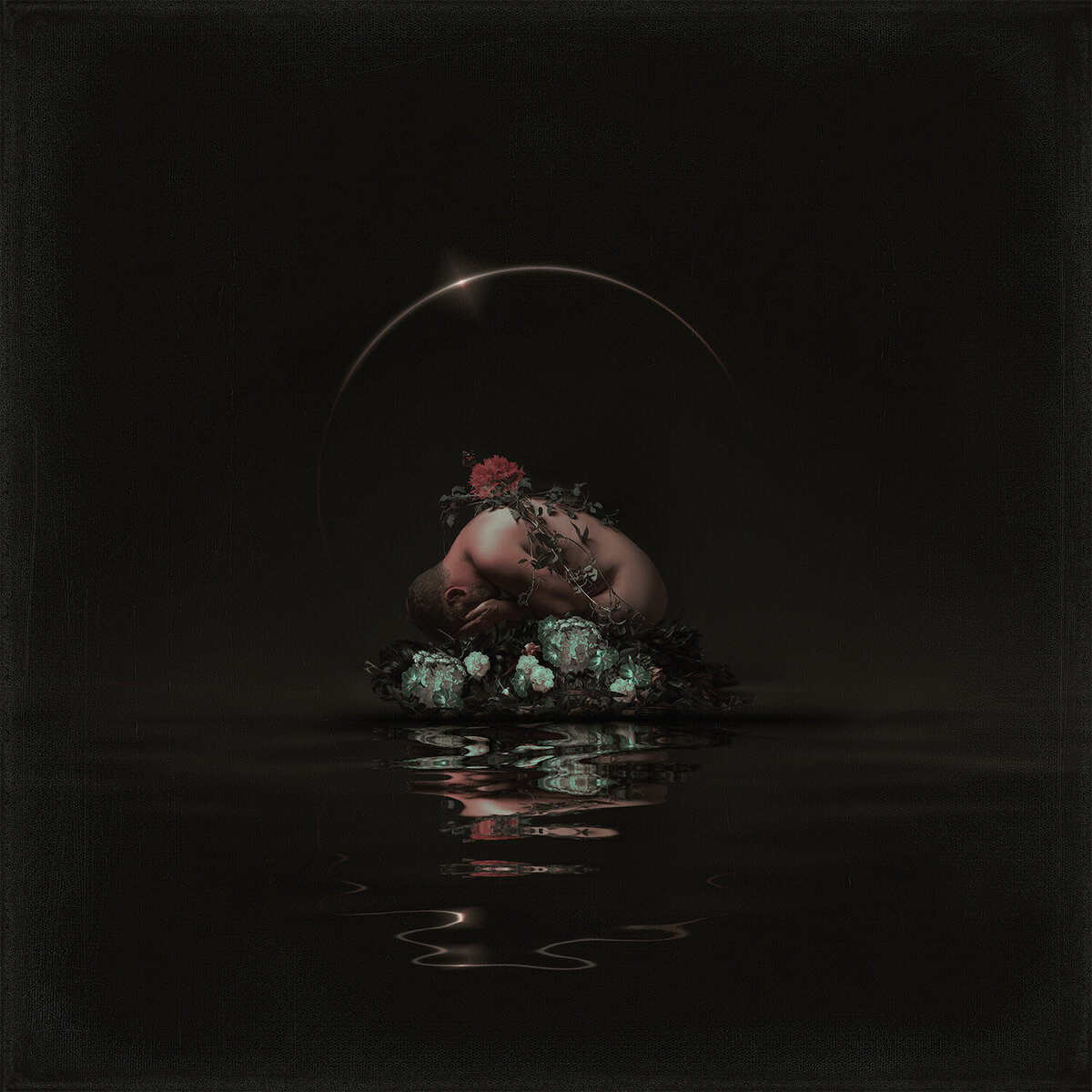 Studio Ace Photography Zaltbommel zelf portret van fotograaf in een nest met bloemen  wat in water staat