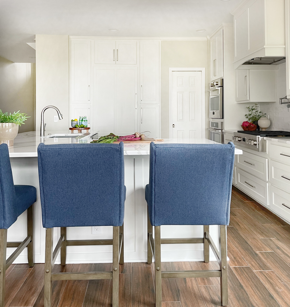 dusti j design bllue counter stools