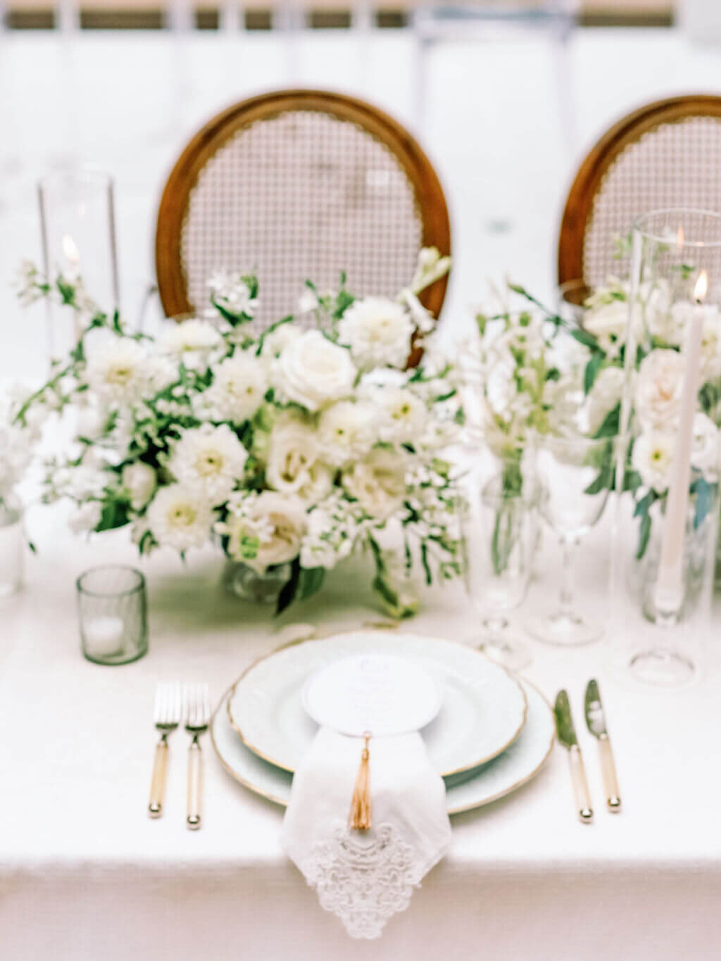 carolina-tyler-wedding-reception-table-setting-springvale-floral-1