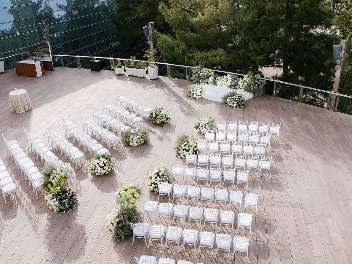 Modern-spring-wedding-ceremony-blue-green-aria-las-vegas