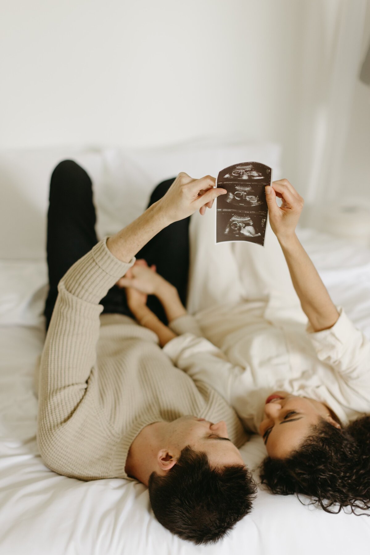 couple-looking-at-ultrasound-picture