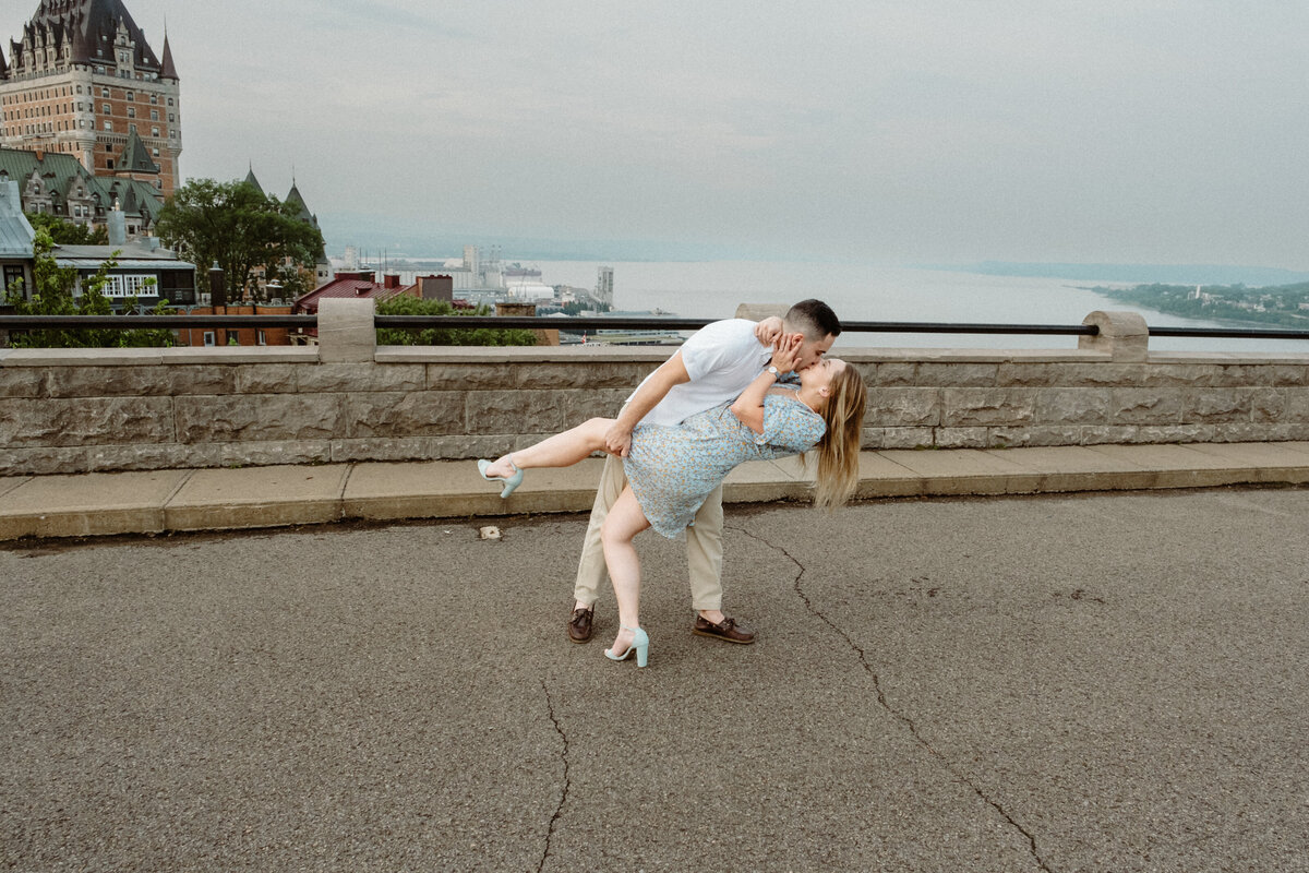 couple kissing near le chateau frontenac