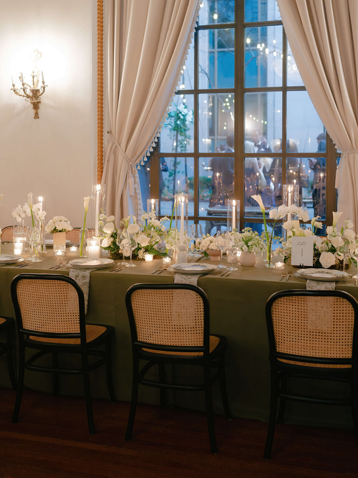 talia-connor-st-regis-dc-summer-wedding-springvale-floral