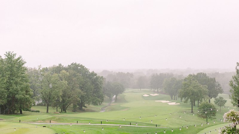 bride-and-groom-rainy-umbrella-evansville-country-club03
