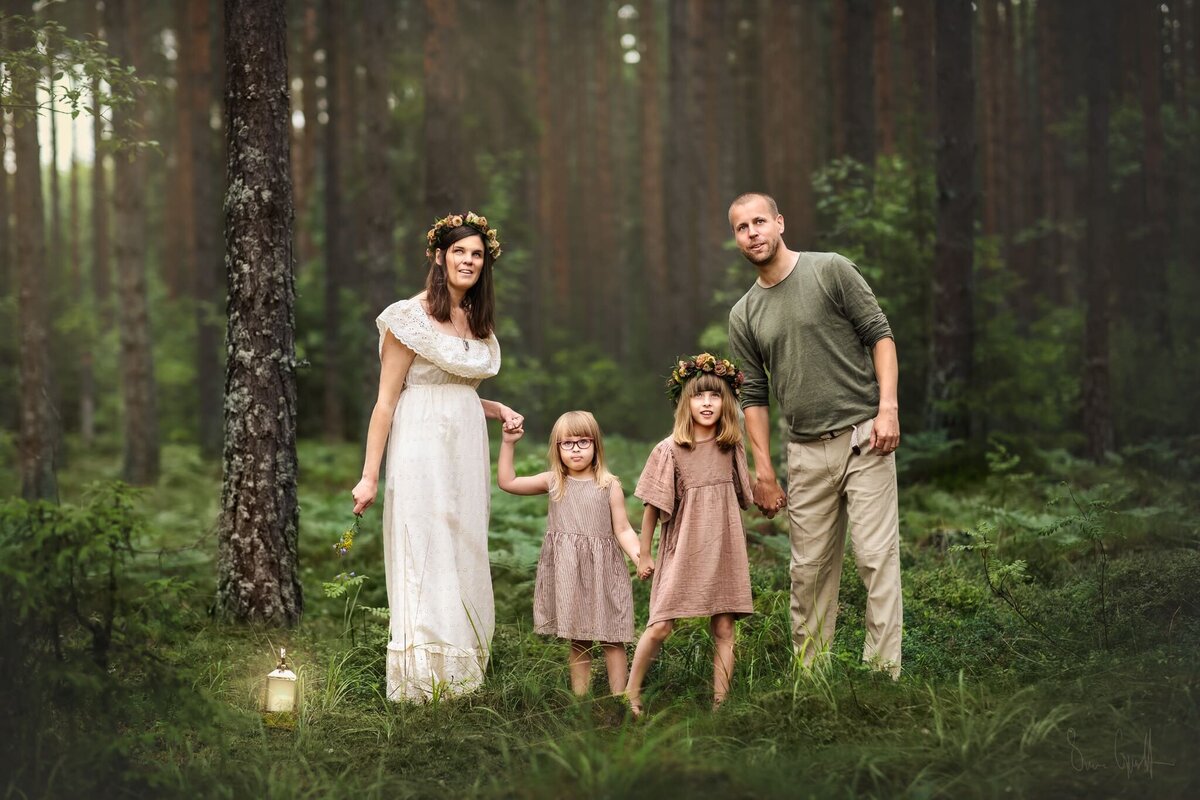 familjefoto-skog-sagolik