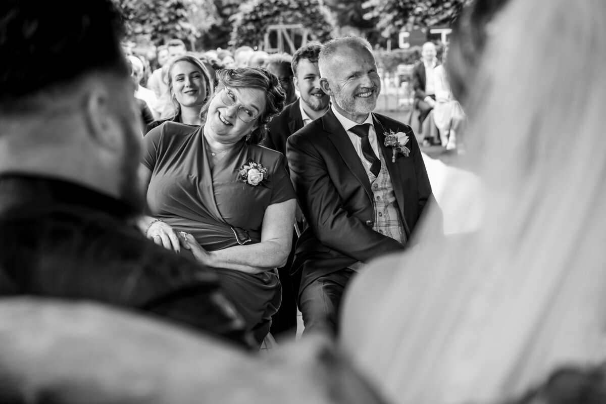 Trouwen in Twente, Twente, Westerhaar, Oost Nederland, liefde, echt, tijdloos, Bruiloft, trouwreportage, bruidsfotograaf, trouwfotograaf, rust, Twenterand, De fotograaf van Twente, Schipper, Juliantien, Juliantien fotografie, Ootmasum, Gasterij Oatmössche