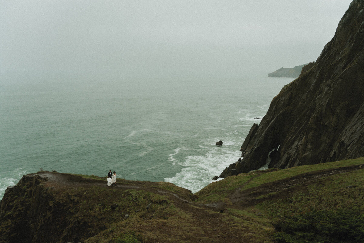 elopement oregon cliff - lizarrietaphotography-51