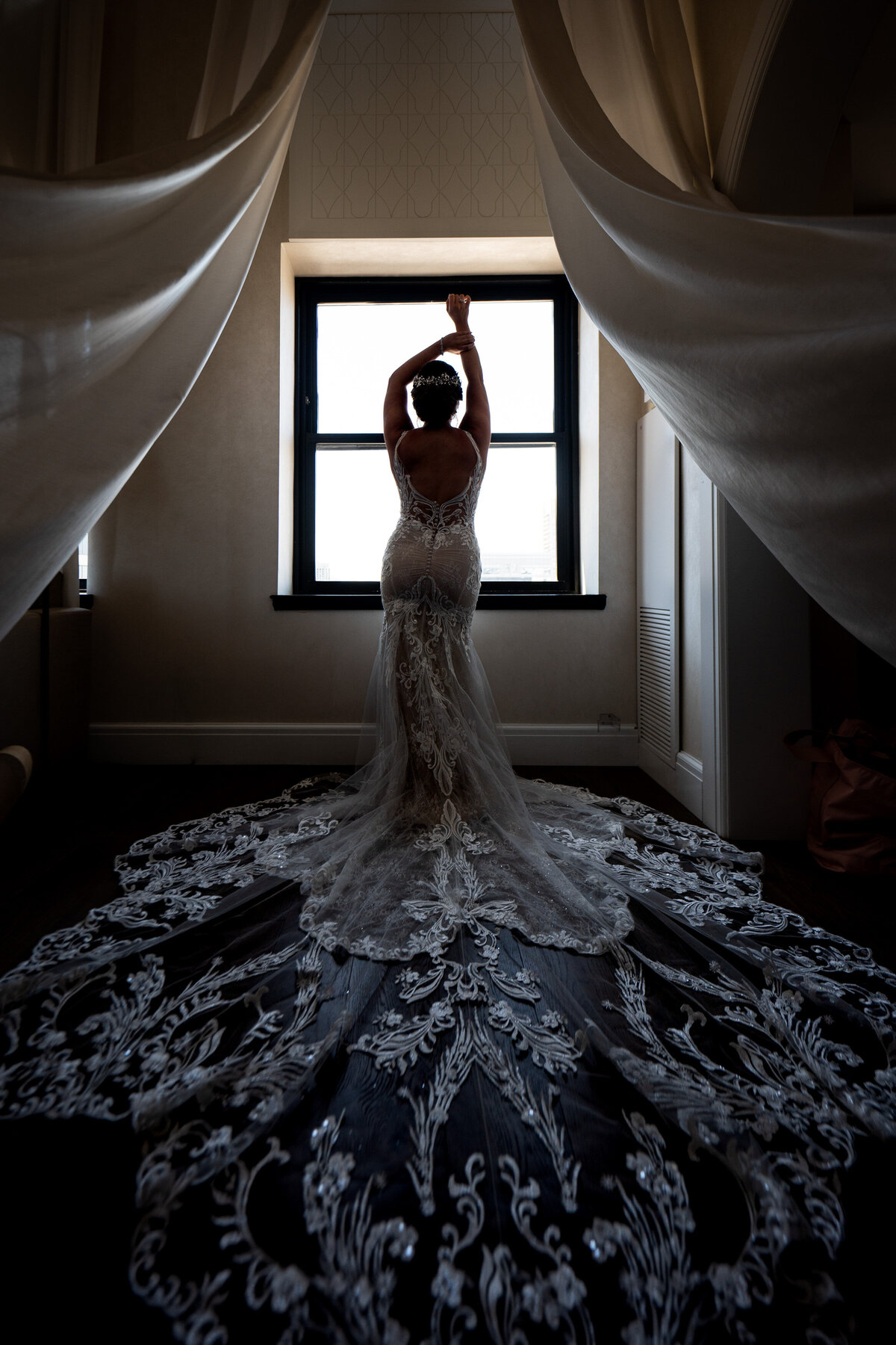 23Intercontinental-Chicago-Hotel-Wedding-Photos-Lauren-Ashlely-Studios