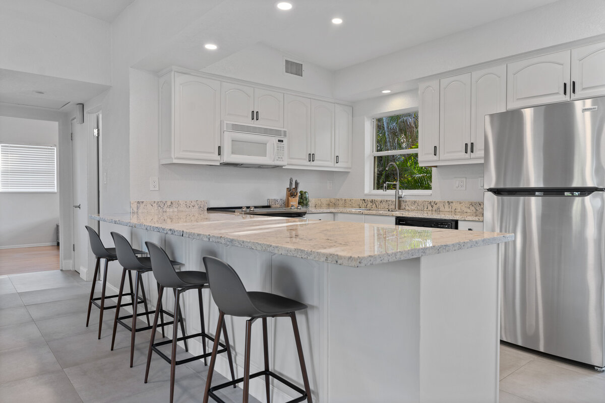Kitchen - 27-027_930 S Atlantic Ave_by_Johnruzphoto.com