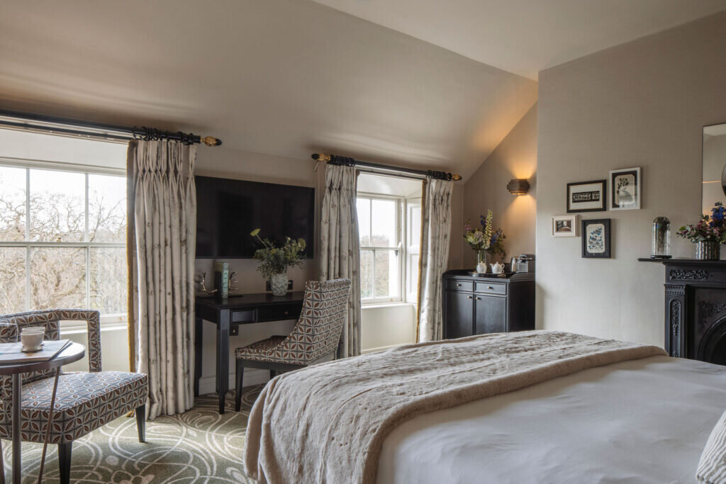 Waterstone - Townhouse on the Green - Dublin - Luxury Boutique Hotel - Yeats-1024x683