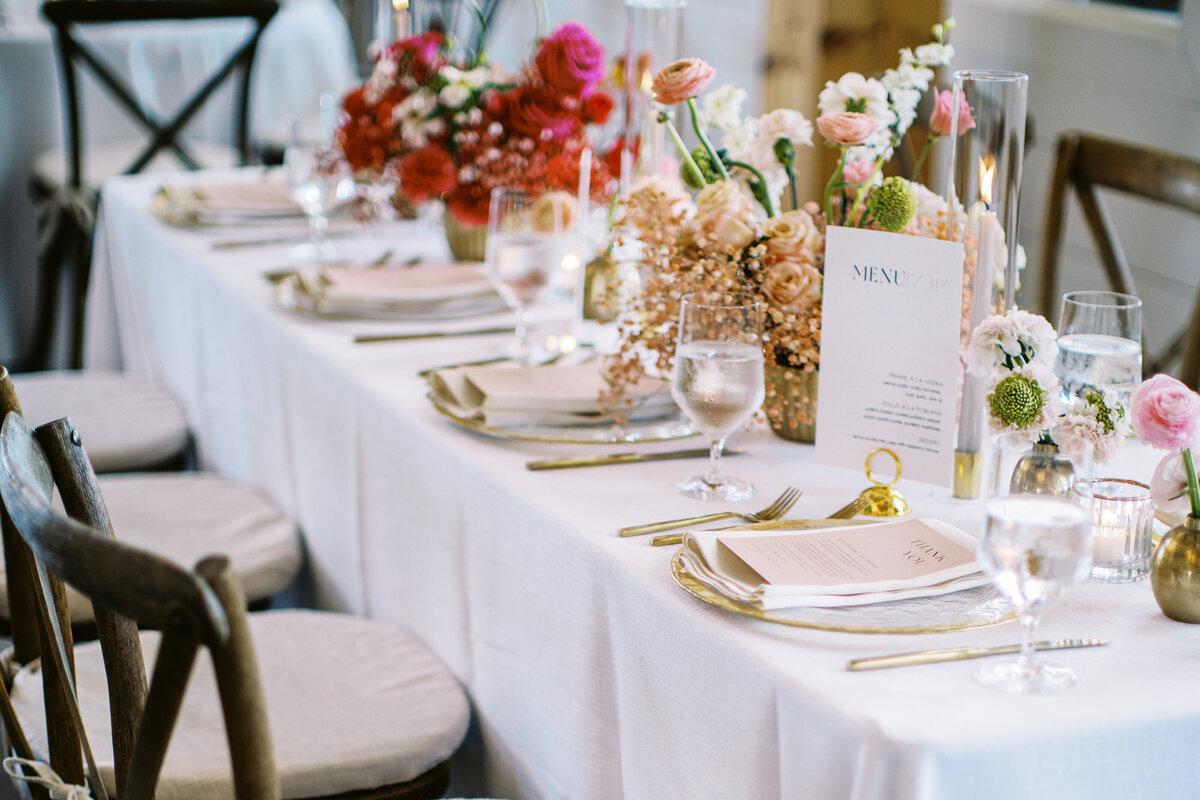 Gardenia + Ferdynand- Elegant monocromatic wedding - 7 - Reception design  details 5