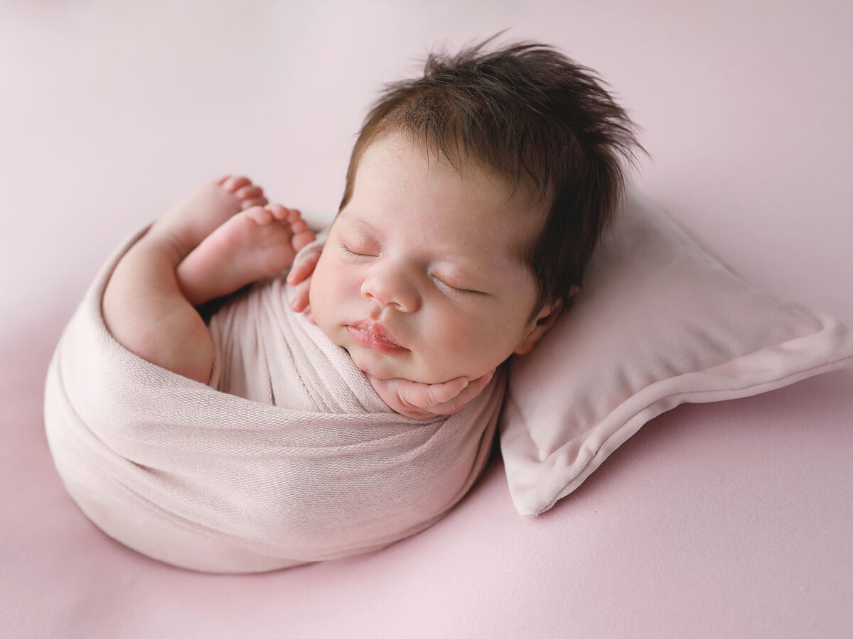 Newborn-photography-session-newborn-wrappped-,-photo-taken-by-janina-botha-photographer-in-Oakville-Ontario
