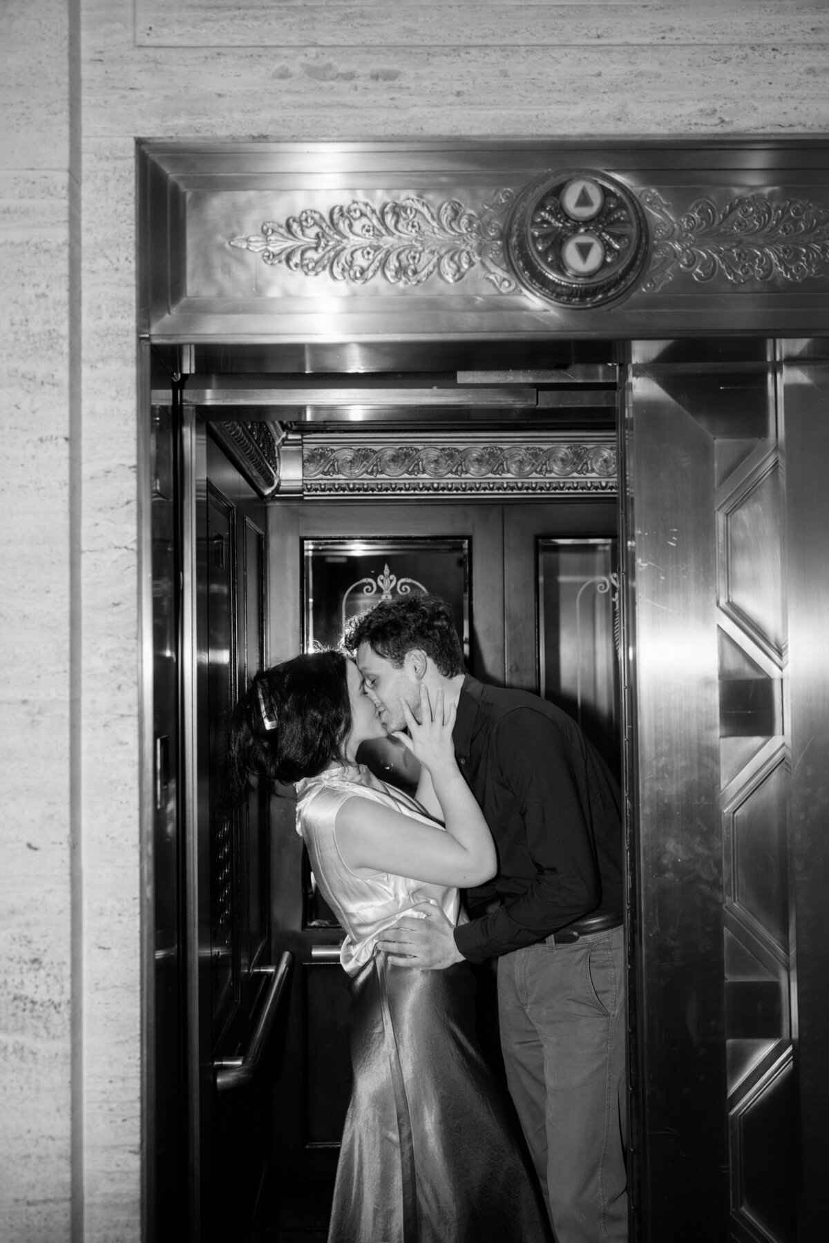 Aspen-Avenue-Chicago-Wedding-Photographer-Hilton-Palmer-House-Vintage-Hotel-Timeless-Editorial-FAV-58