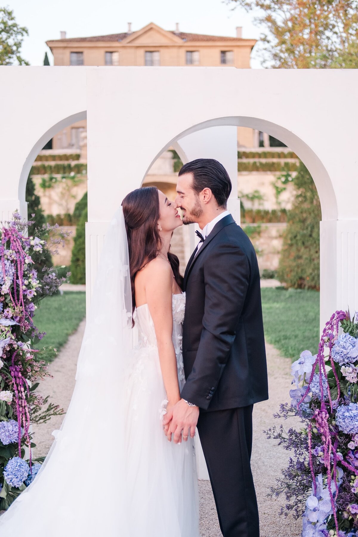 Amel-Montel-Provence-wedding-designer-Chateau-de-la-Gaude-2