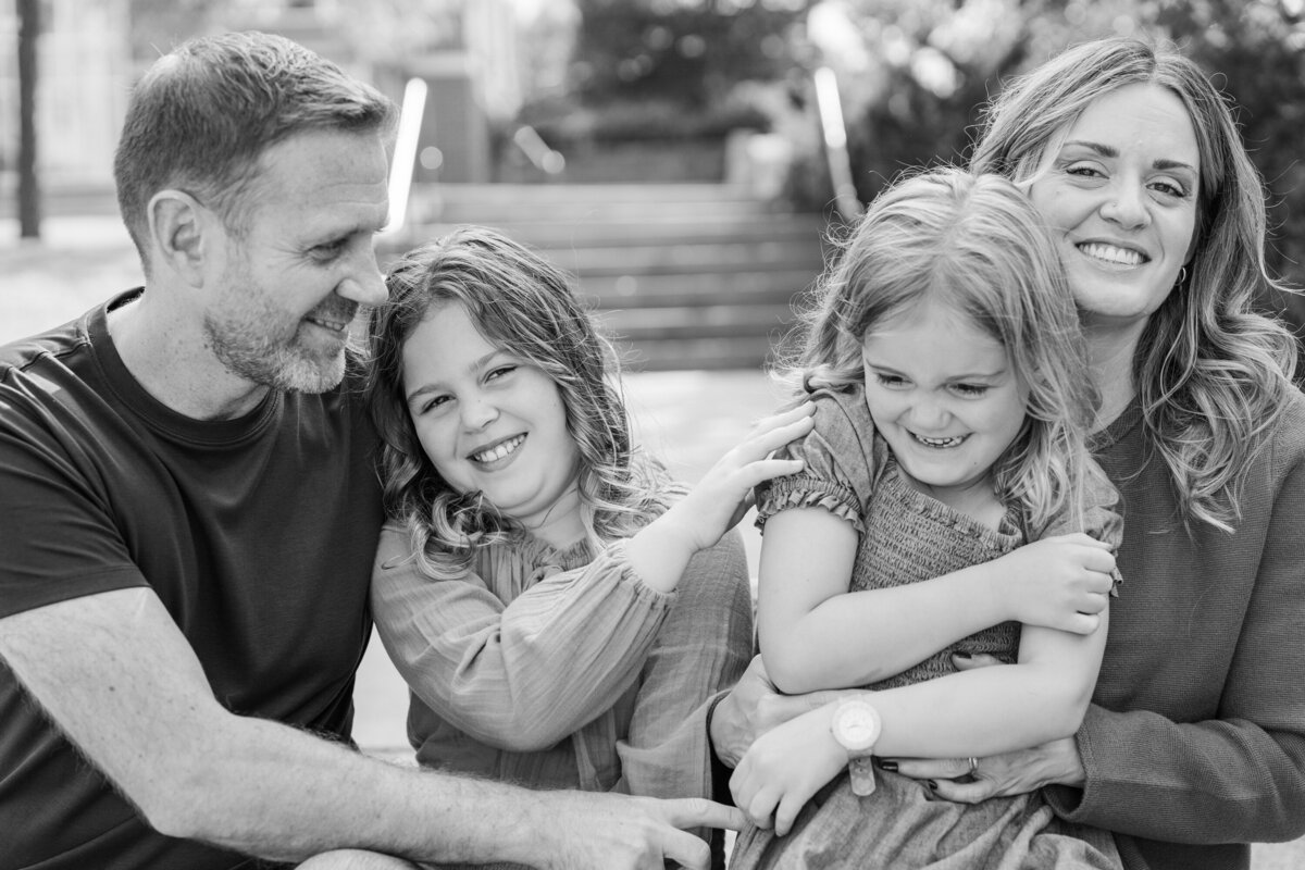 Family laughing during Yantes Photo session in Minnesota