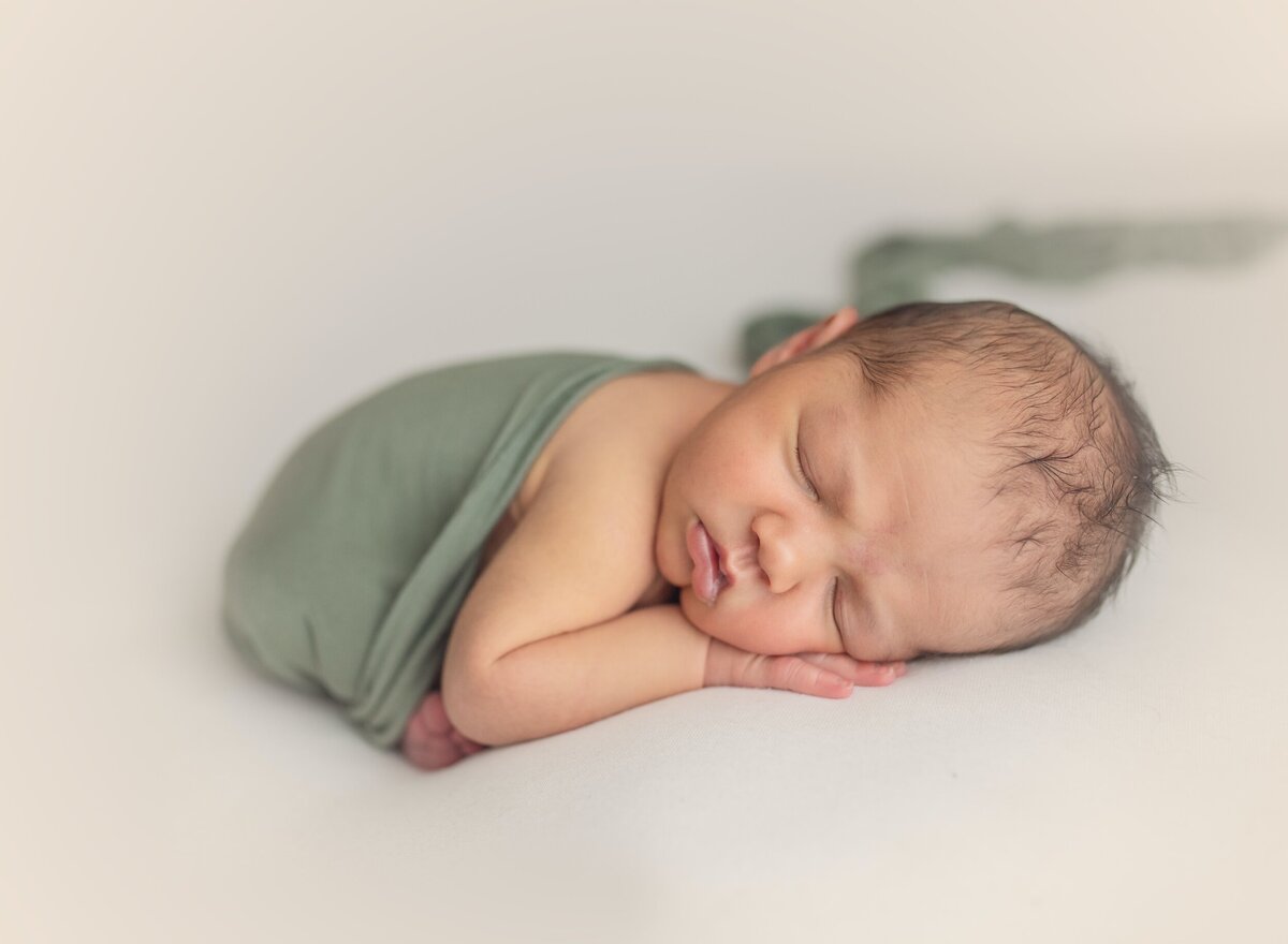 Affordable-Newborn-Photography-Calgary-08