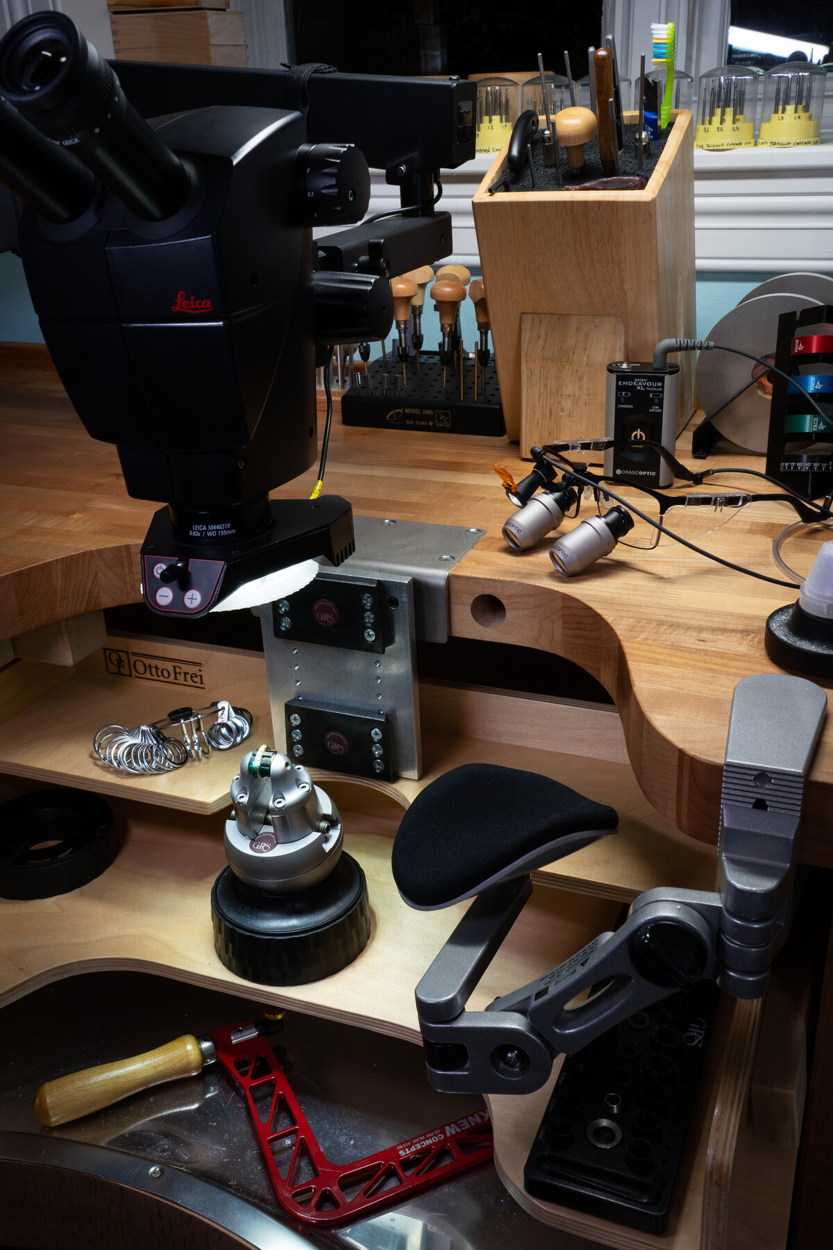 Craftsman jewelry bench with Leica microscope