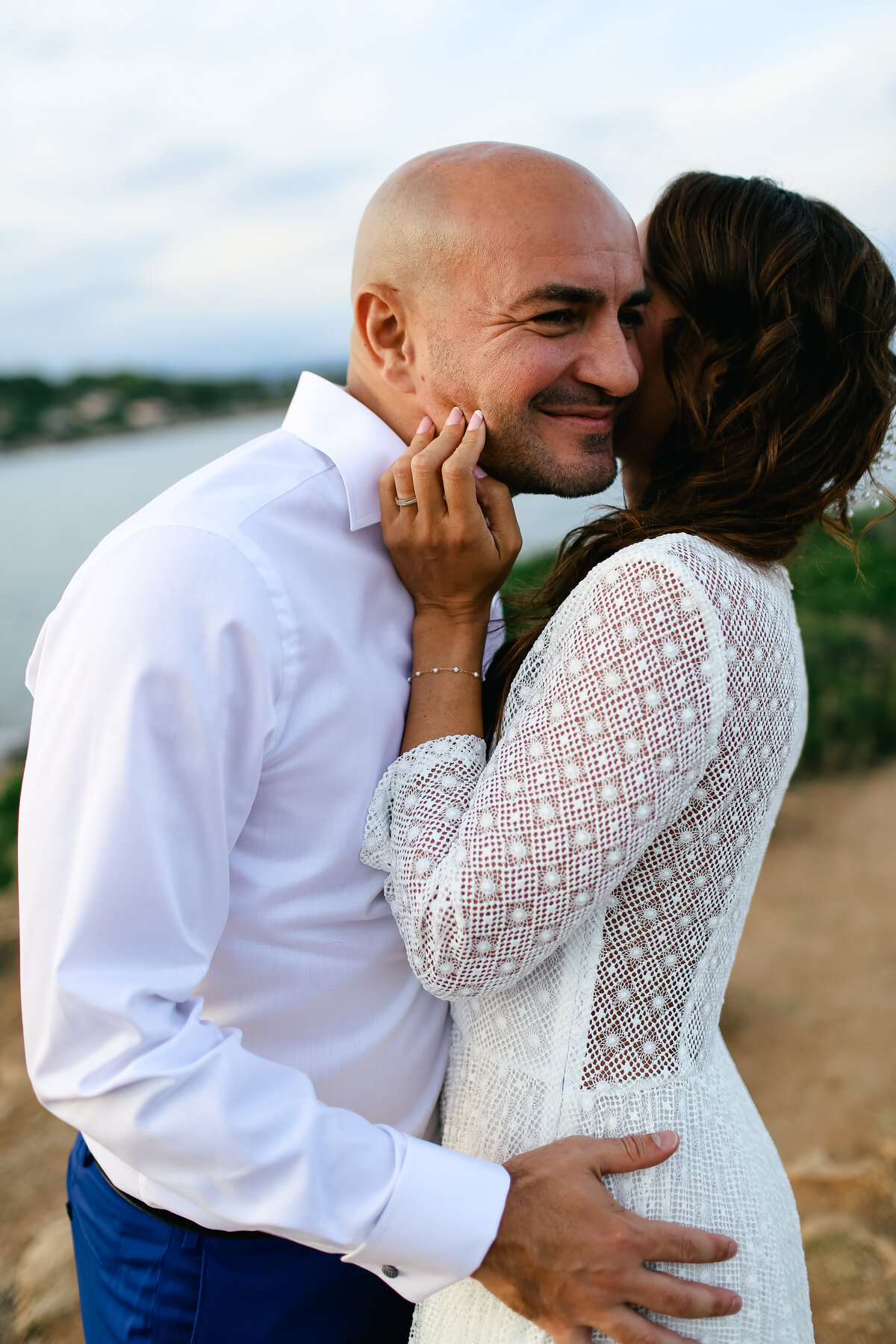 couple-hugging-at-engagement-shoot-in-antibes