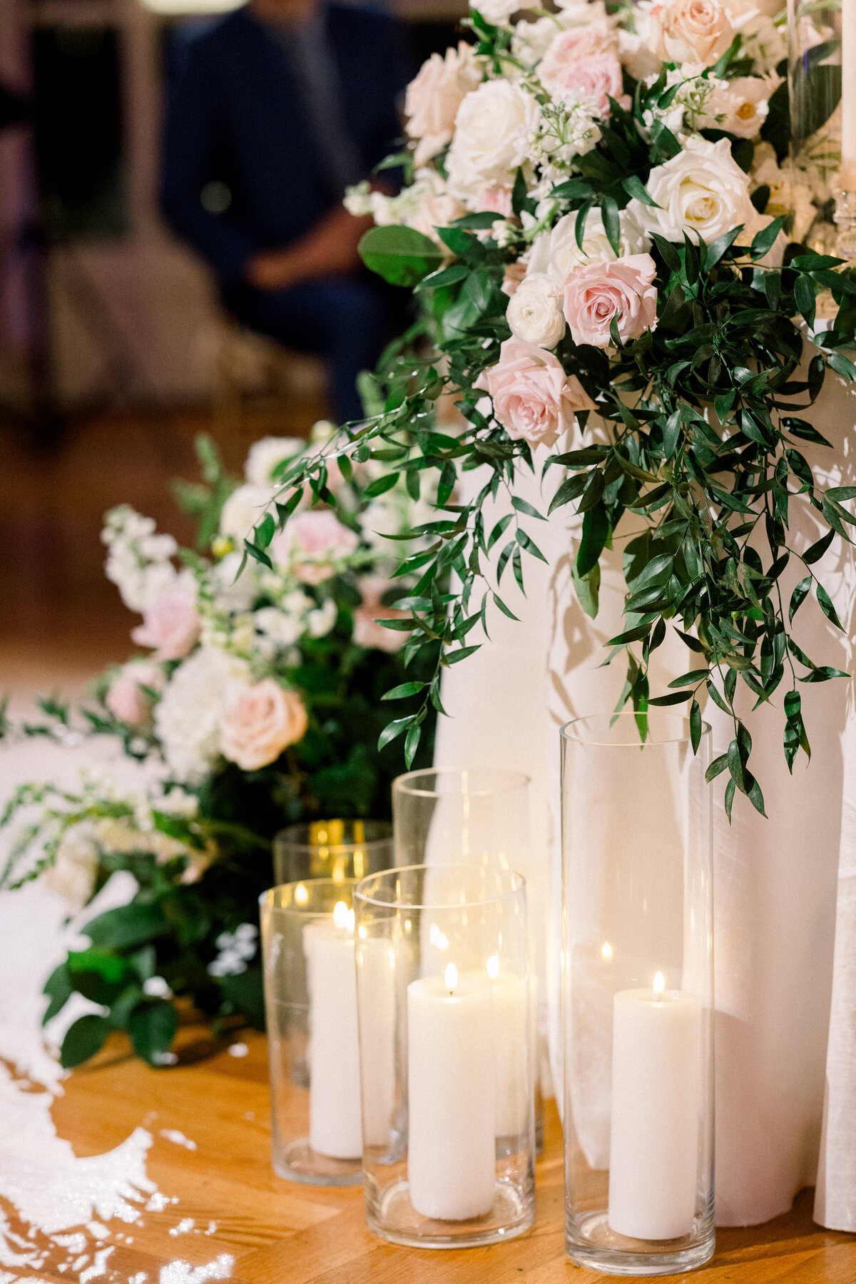 sweetheart table florals at rosecliff mansion