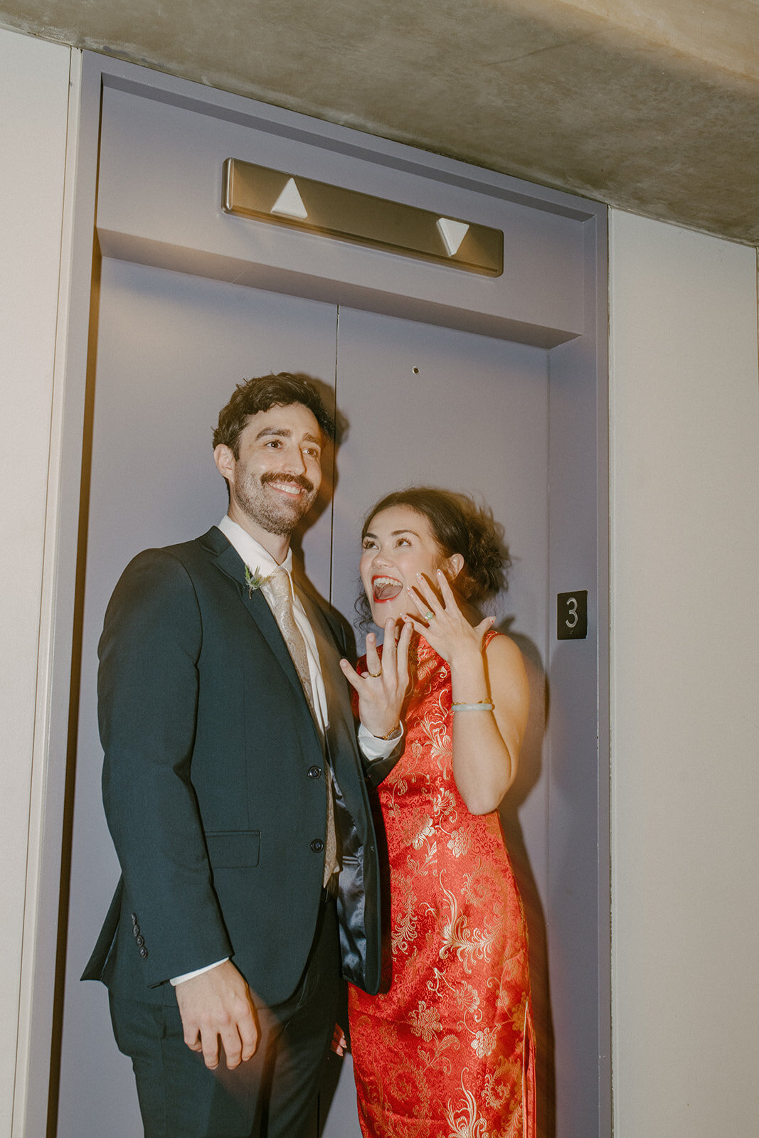 toronto-city-elopement-city-hall-ttc-subway-sugar-beach-fun-romantic-sumer-wedding-2736