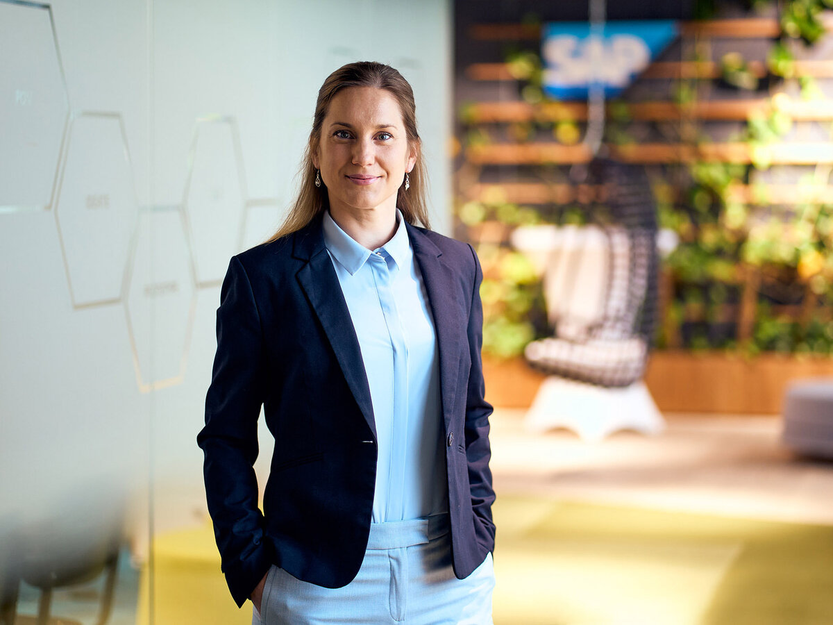Professionelles Businessportrait bei SAP in Wien – Atelier Schulte setzt Führungskräfte und Mitarbeitende österreichweit stilvoll in Szene.