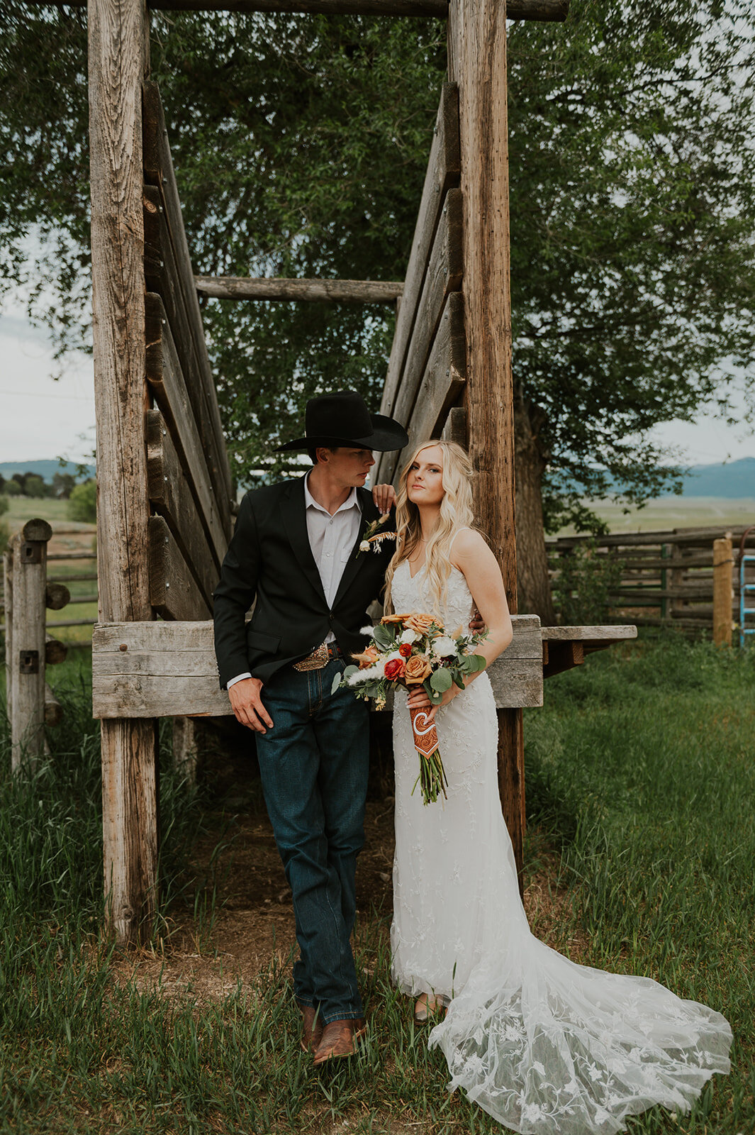 presley-gray-cowboy-luxury-montana-wedding-4163