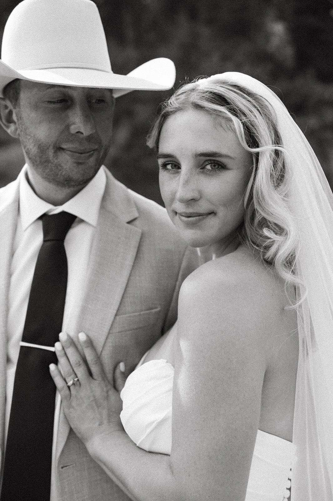 presley-gray-luxury-western-montana-wedding-7571
