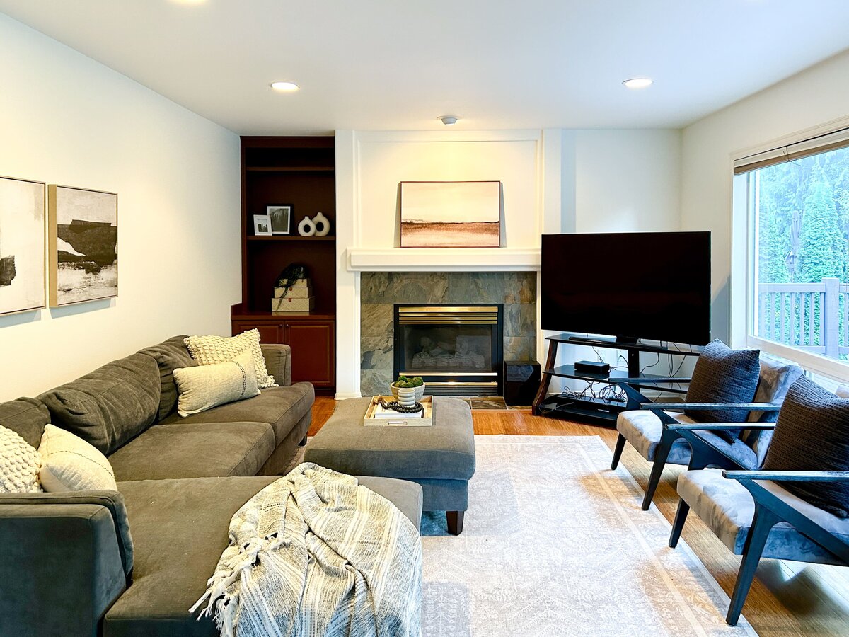 occupied-staging-snohomish-craftsman-family-room-modernmollusk-1