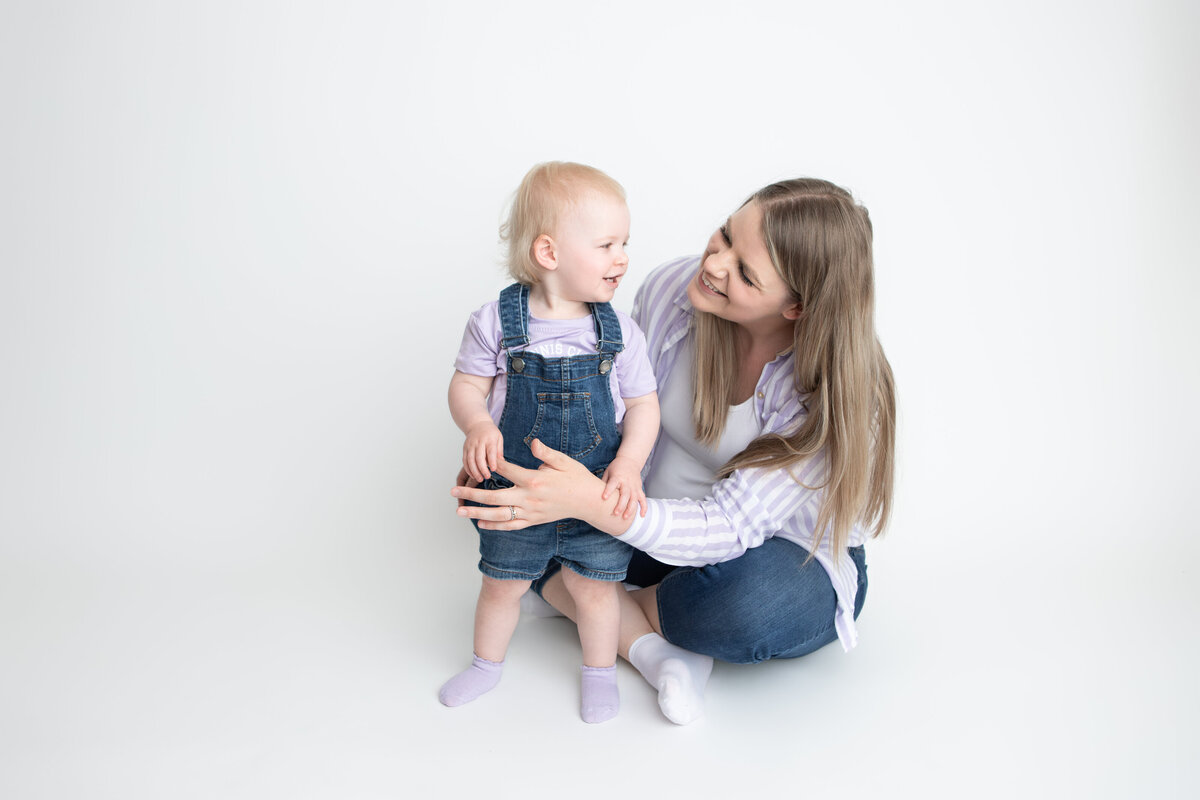Edmonton mother and daughter minimalist portraits