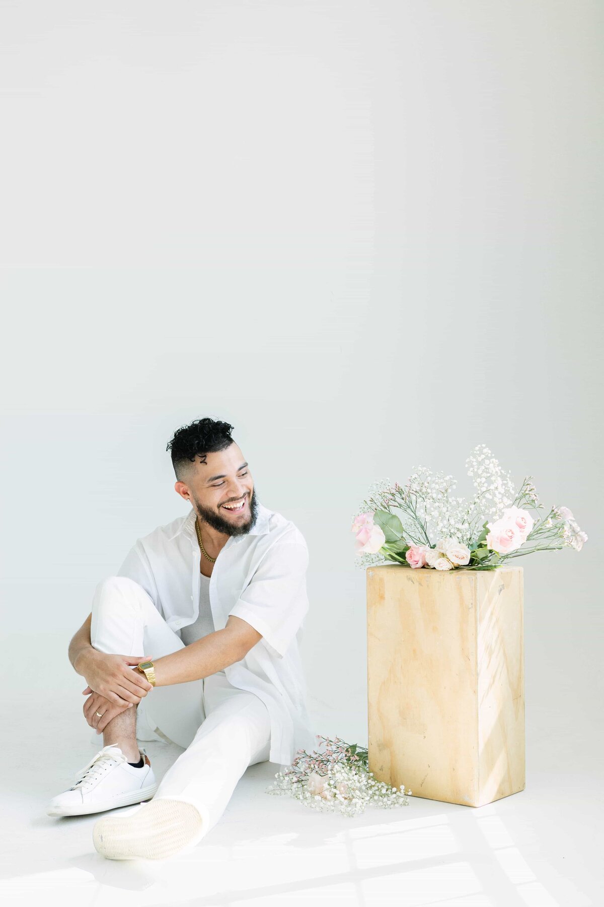 Sophisticated maternity photoshoot at Superb Studio, Houston