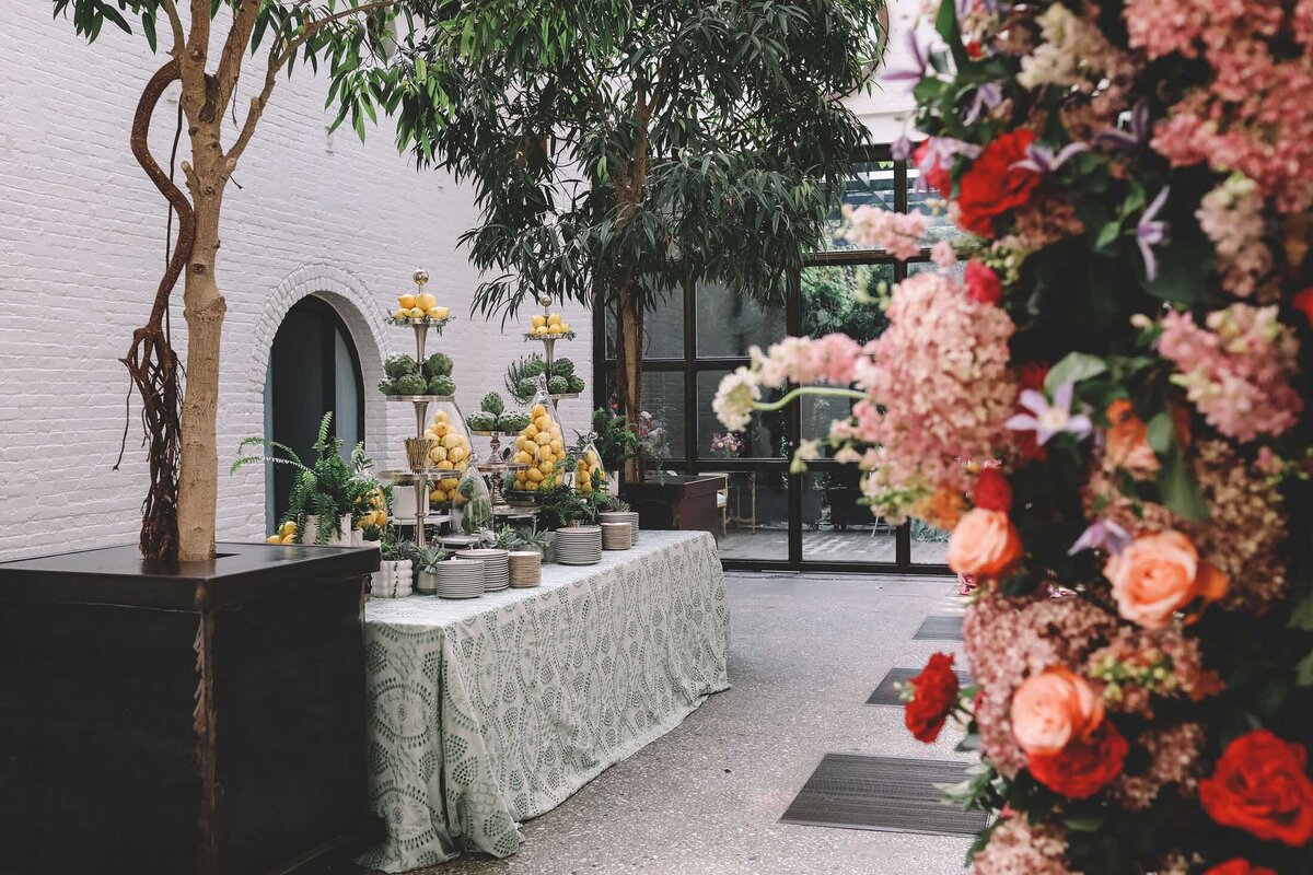 jaclyn-fisher-events-planning-colorful-summer-garden-wedding-in-nyc-38