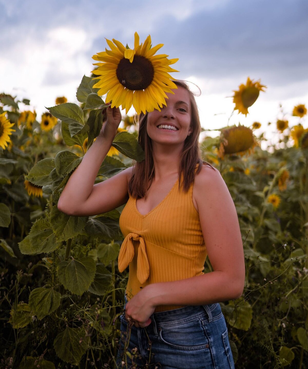 2019087_julie_sunflower_07789_ILCE-7M3